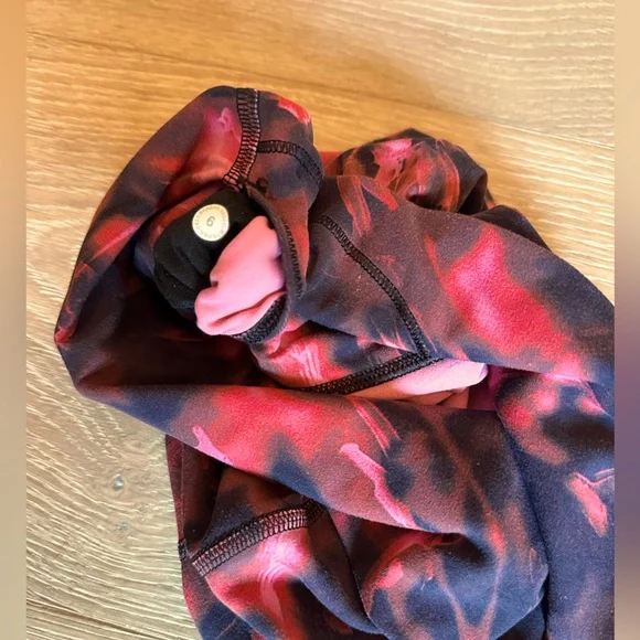 Lululemon Women's biker short size 6 - Picture 4 of 4